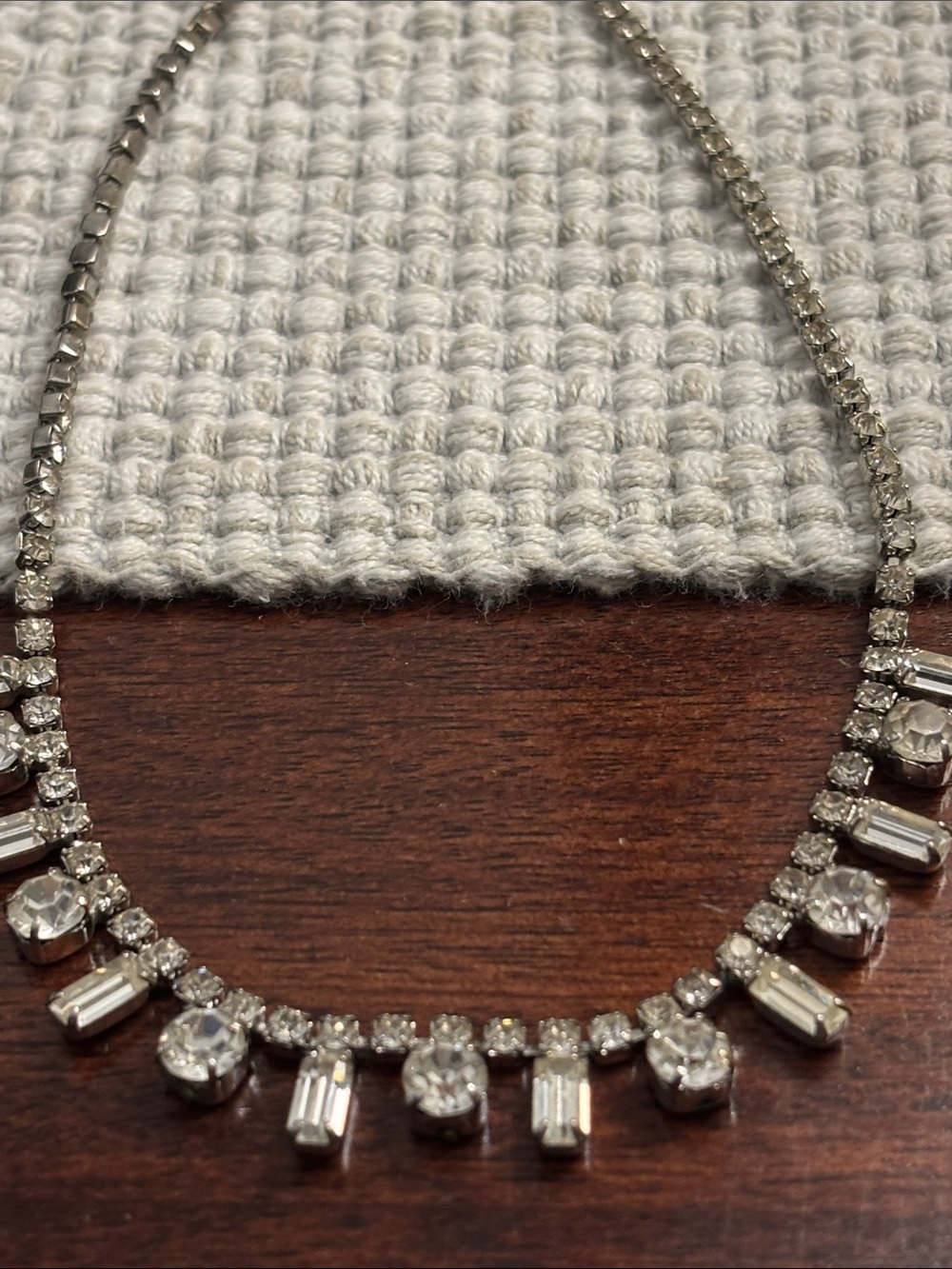 Vintage Crystal Accent Silver-Tone Rhinestone necklace!